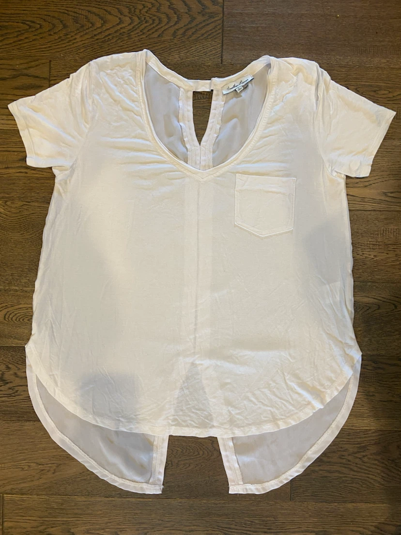 EUC: Another Love White V-Neck Pocket Tee Size L