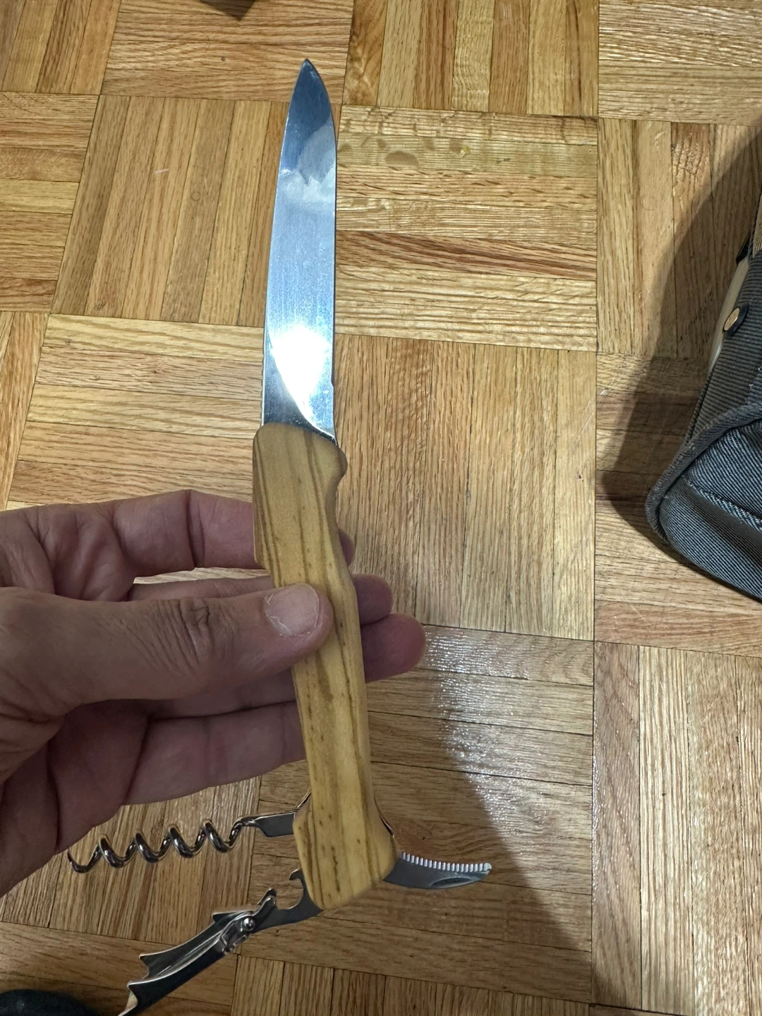 Victorinox Swiss Army Knife with Corkscrew - photo 2