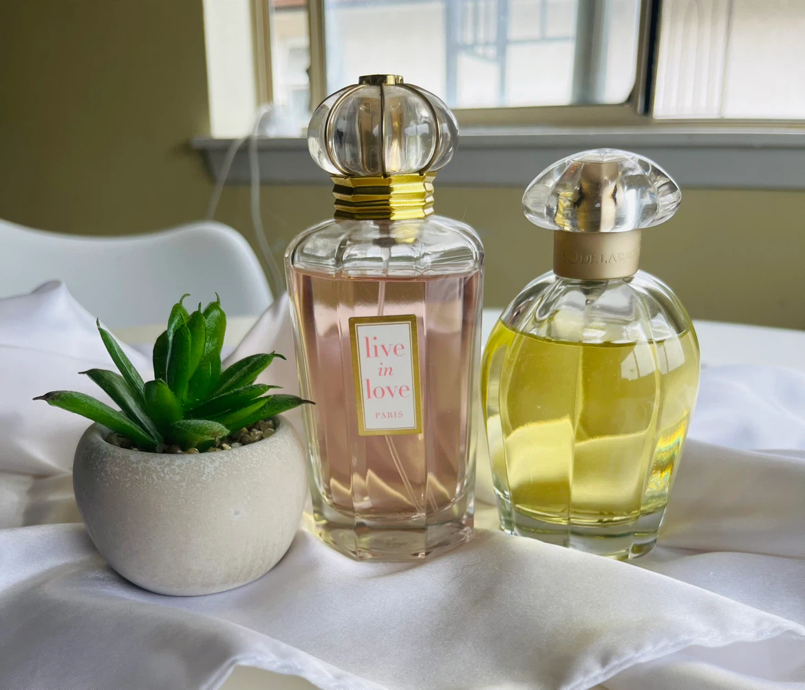 2 for 1 de la Renta Perfumes!