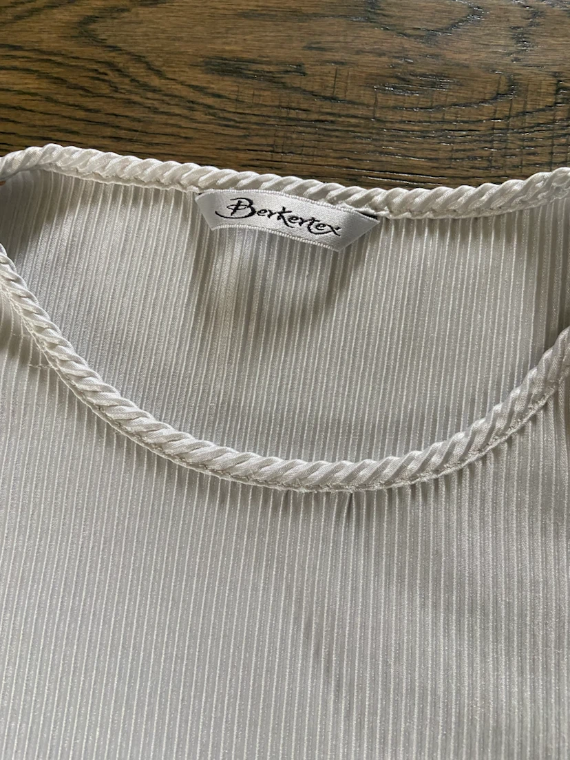 EUC: Berkertex Sleeveless Pleated Top Size S/M - photo 4