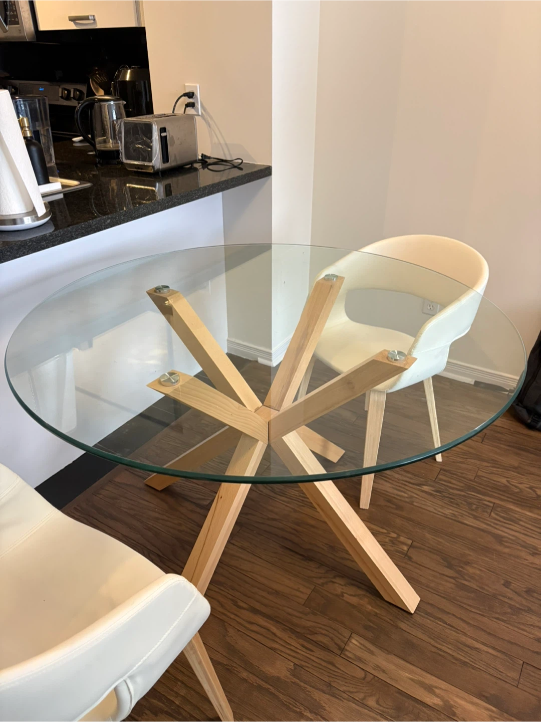 Structuve Round glass top dining table with wooden base