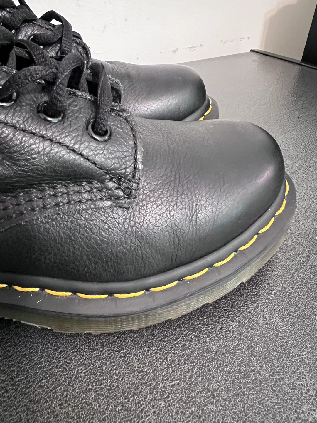 Dr. Martens Pascal Women’s Black Leather Boots – Sz6– Like New - photo 2