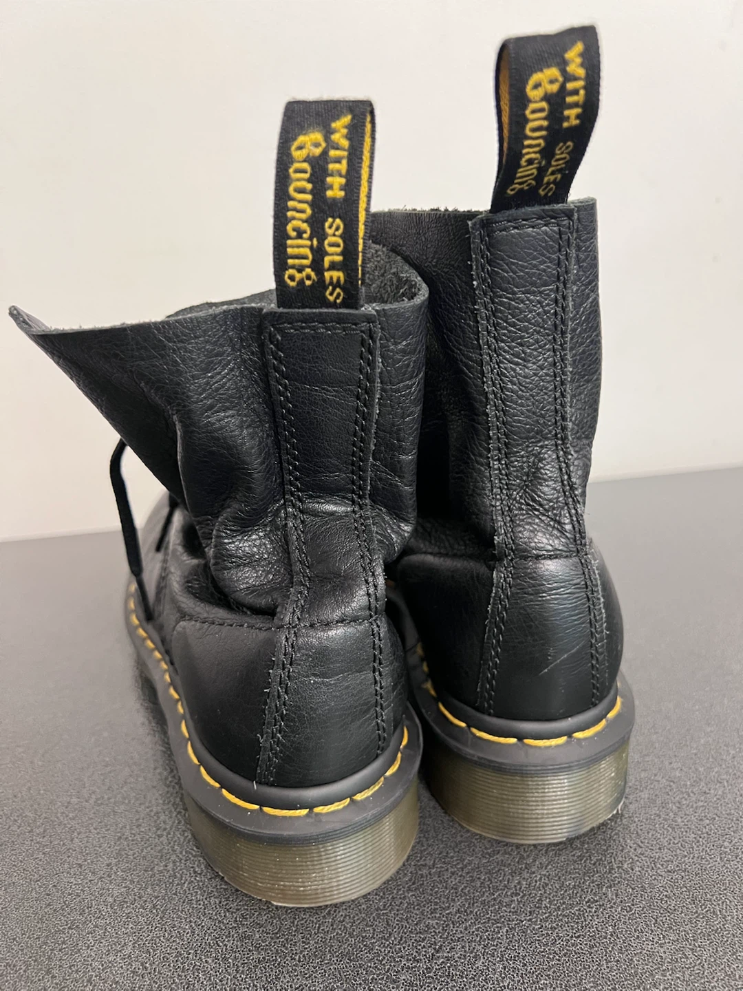 Dr. Martens Pascal Women’s Black Leather Boots – Sz6– Like New - photo 3