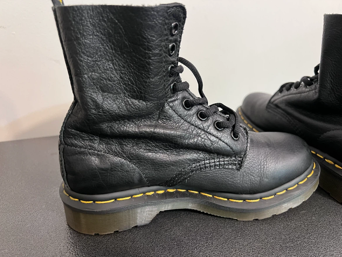 Dr. Martens Pascal Women’s Black Leather Boots – Sz6– Like New - photo 4
