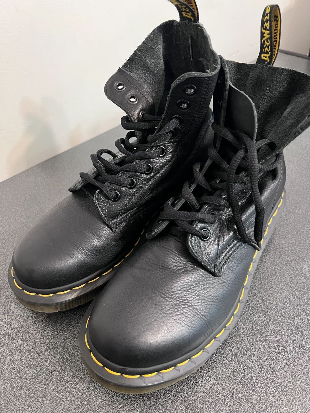Dr. Martens Pascal Women’s Black Leather Boots – Sz6– Like New - photo 5