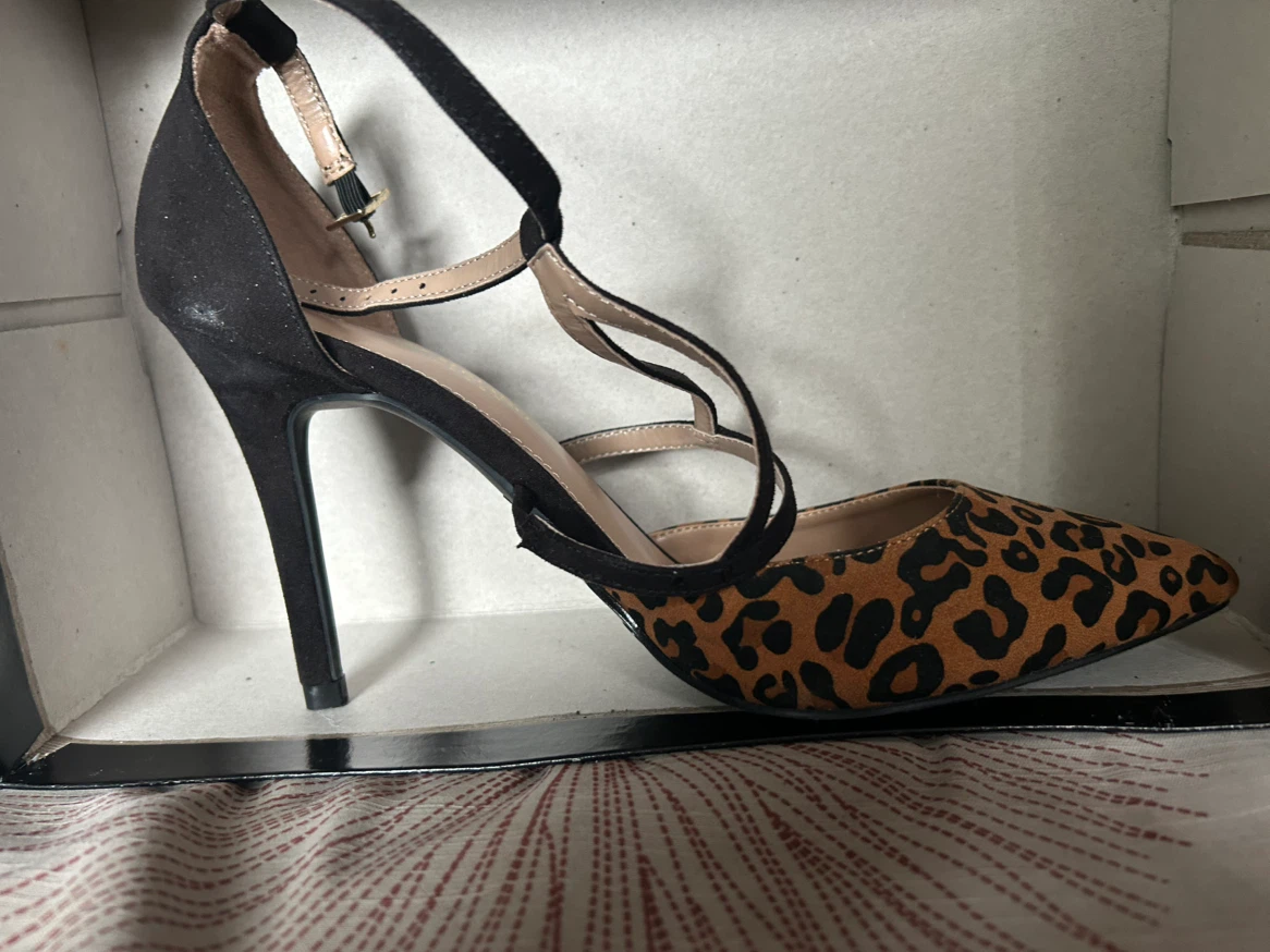 BNIB Christian Siriano Leopard Print Heels - photo 2