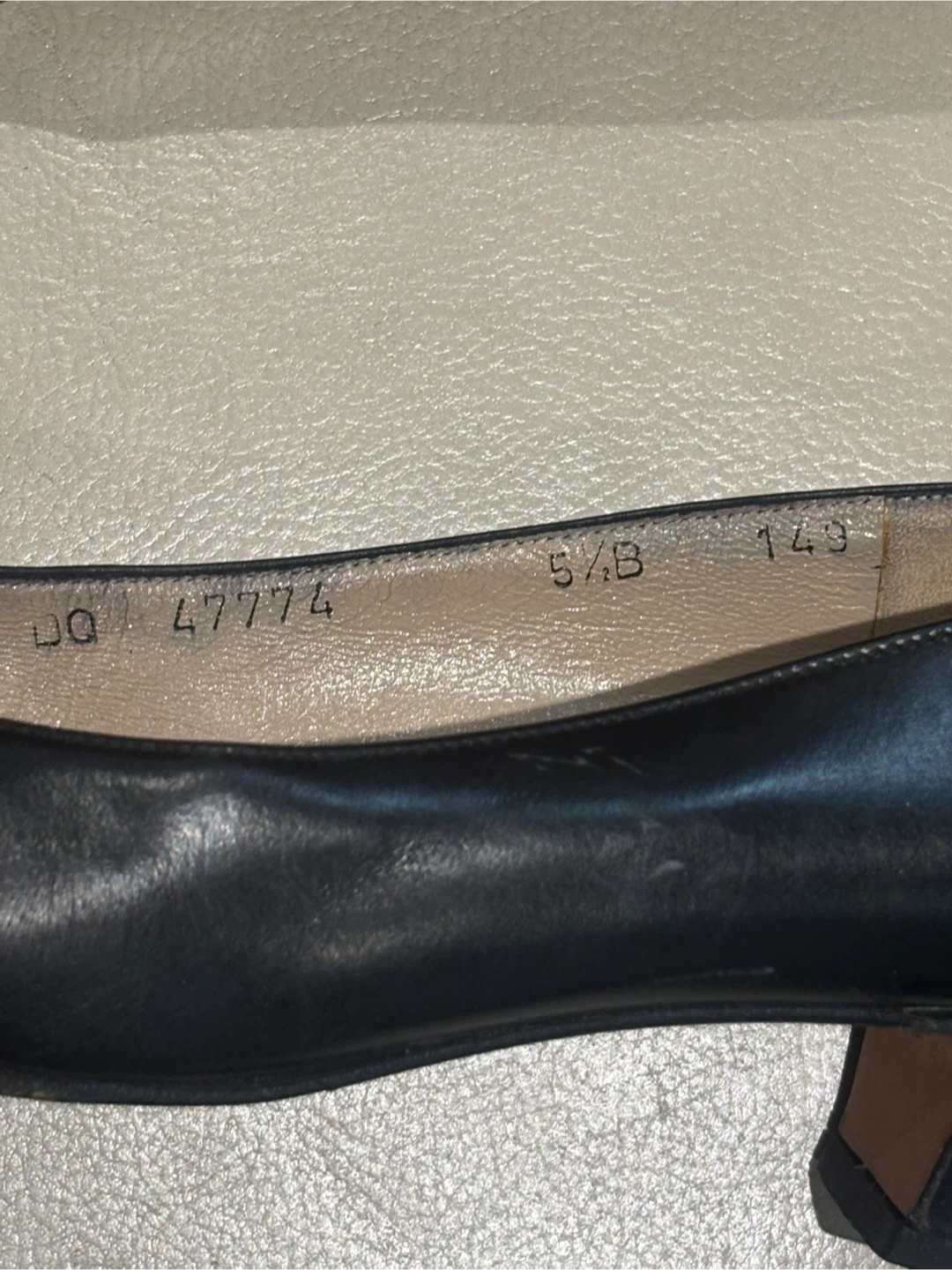 Real Salvatore Ferragamo Gancini Pumps Black Gold HW 5.5B - photo 3