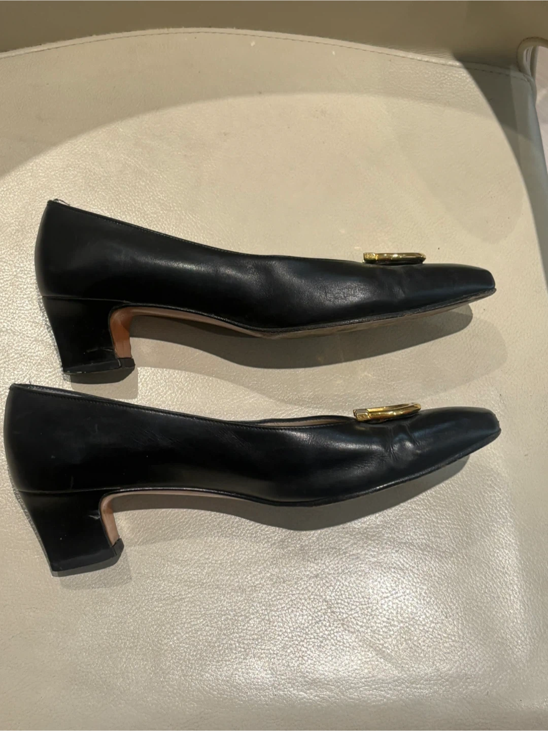 Real Salvatore Ferragamo Gancini Pumps Black Gold HW 5.5B - photo 4