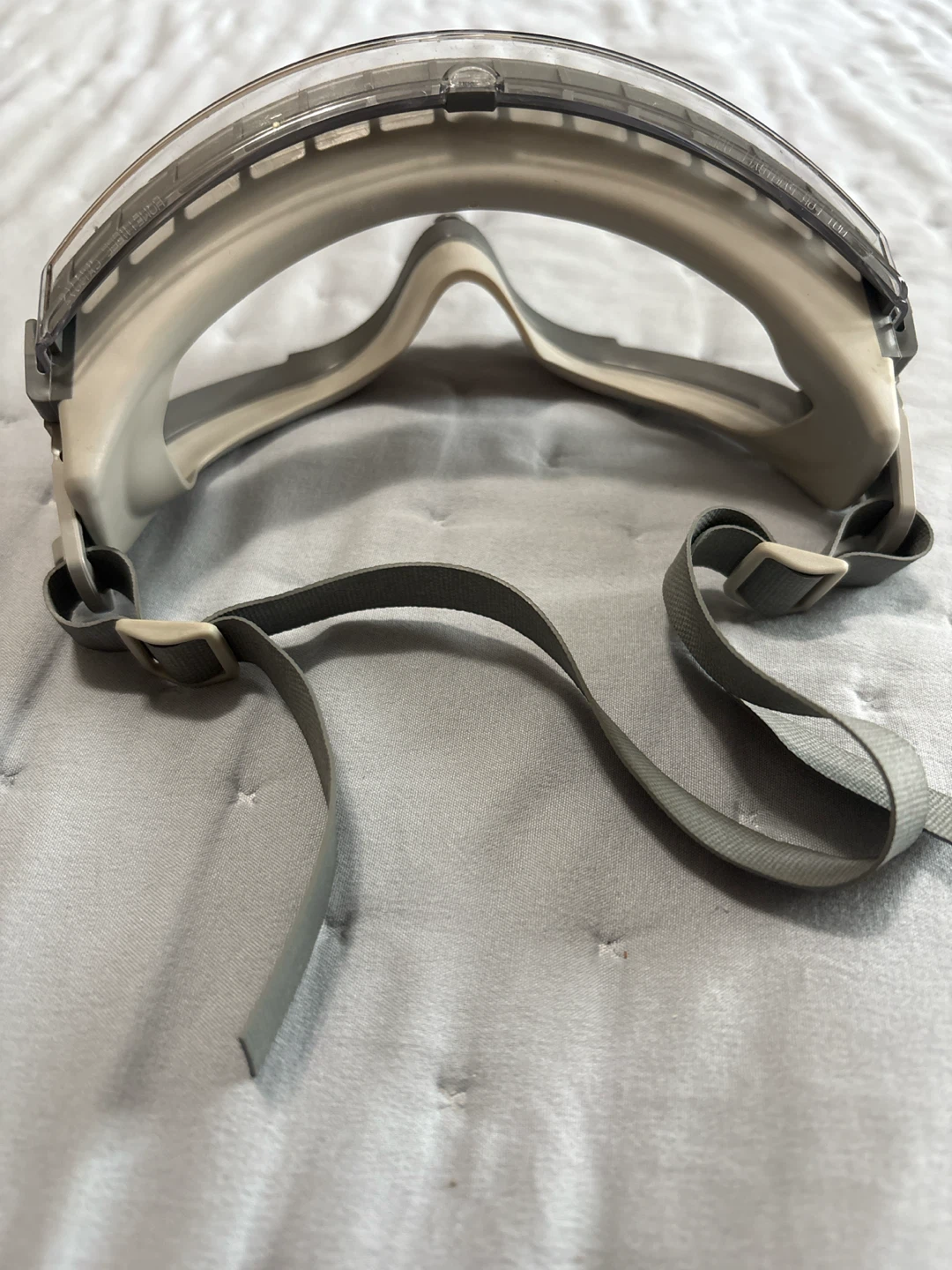 Clear safety goggles with adjustable strap - photo 2