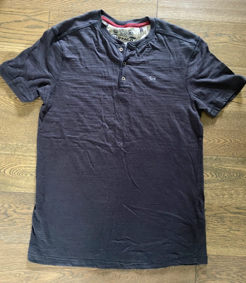 EUC: Buffalo David Bitton Henley T-Shirt Navy Blue S
