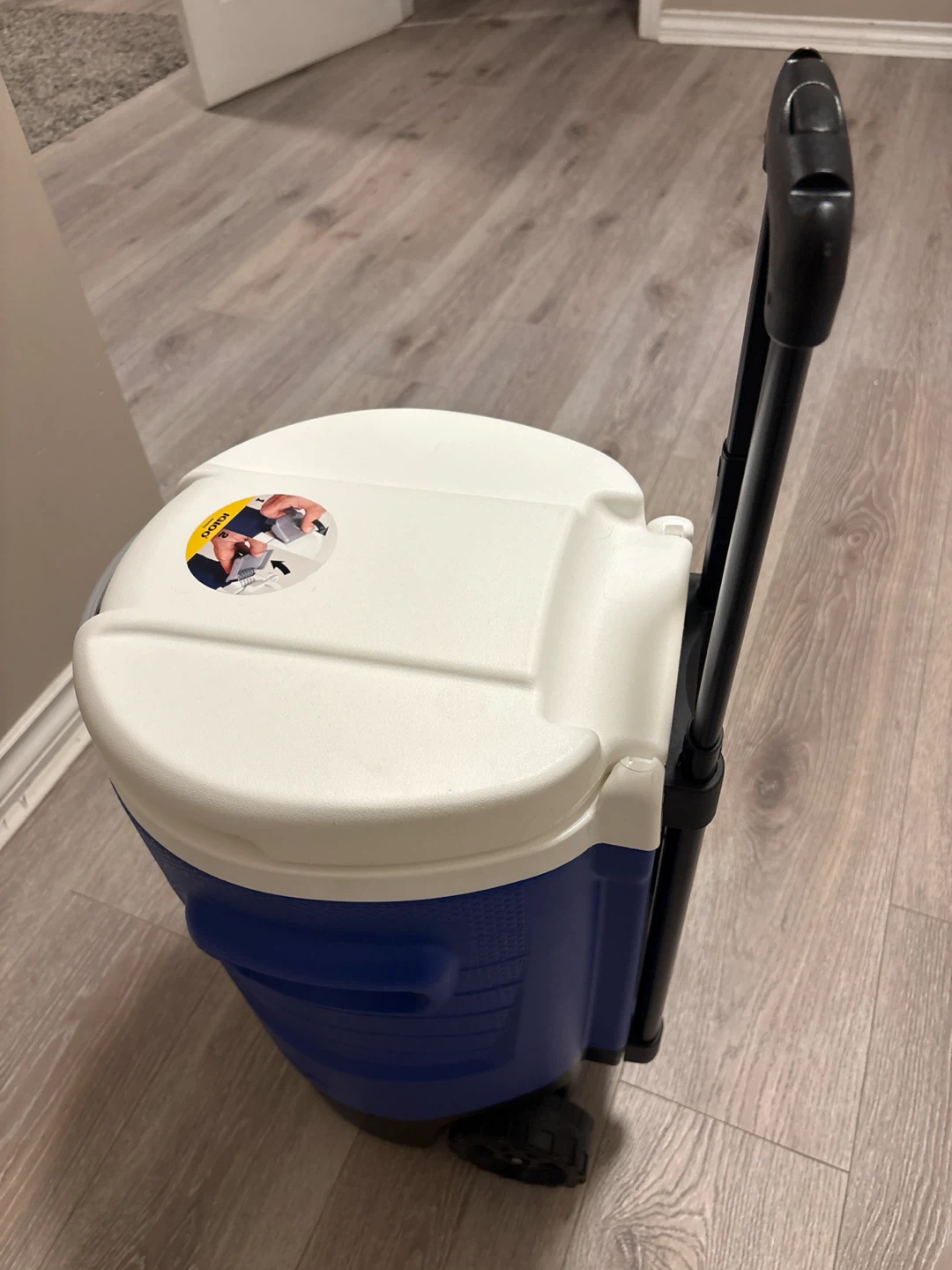 Brand new Igloo Rolling Water Cooler Jug 5 Gallon - photo 4