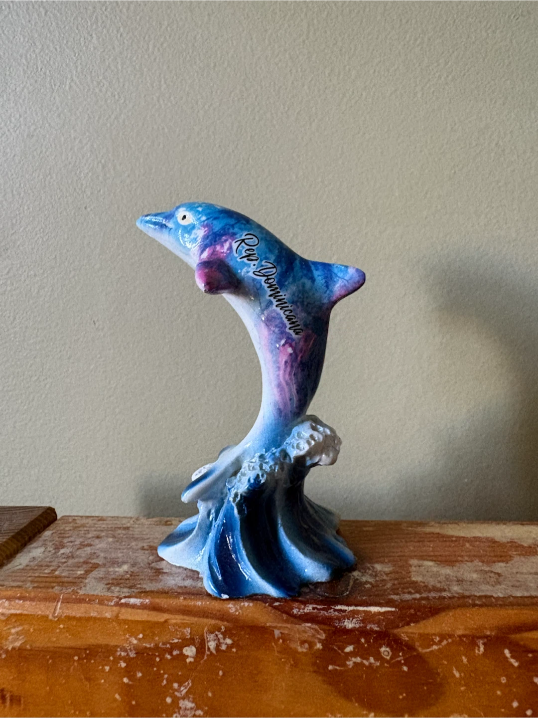 Dolphin statue Rep. Dominicana souvenir