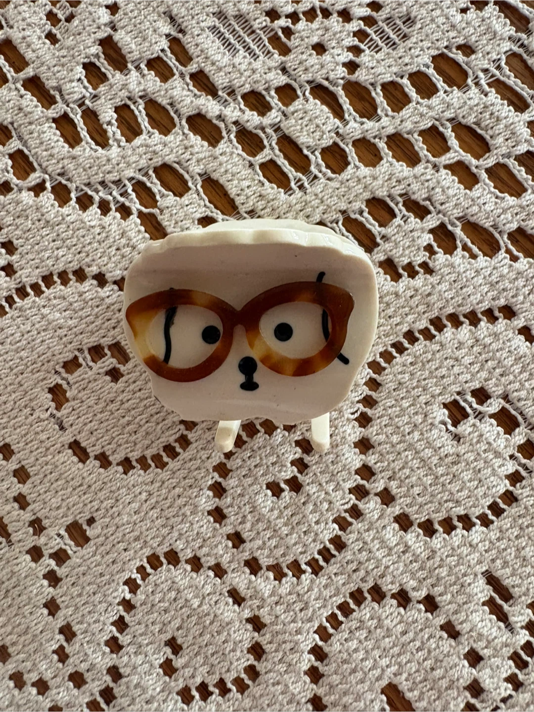 Cute Claw Clip with Glasses Design