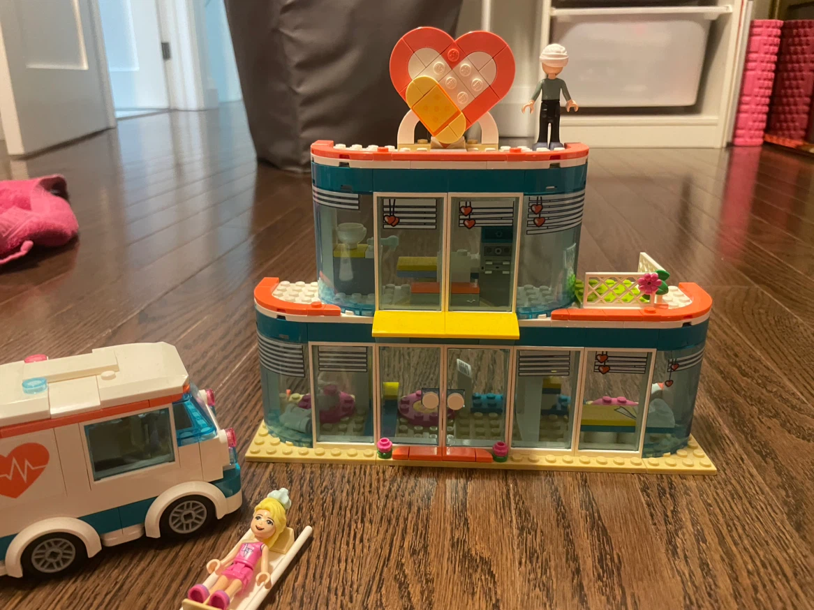 Full complete LEGO Friends Heartlake City Hospital Playset