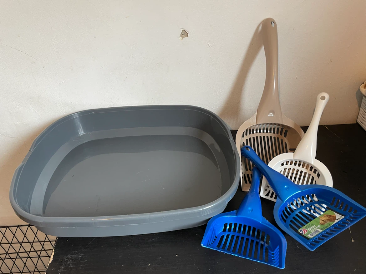 Kitten/Senior Cat LitterBox & Scoops