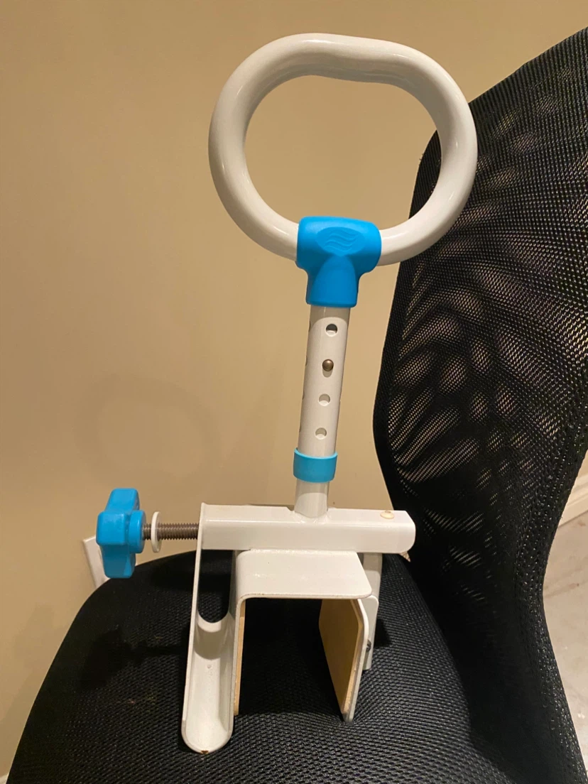 Bath tub gripper handle