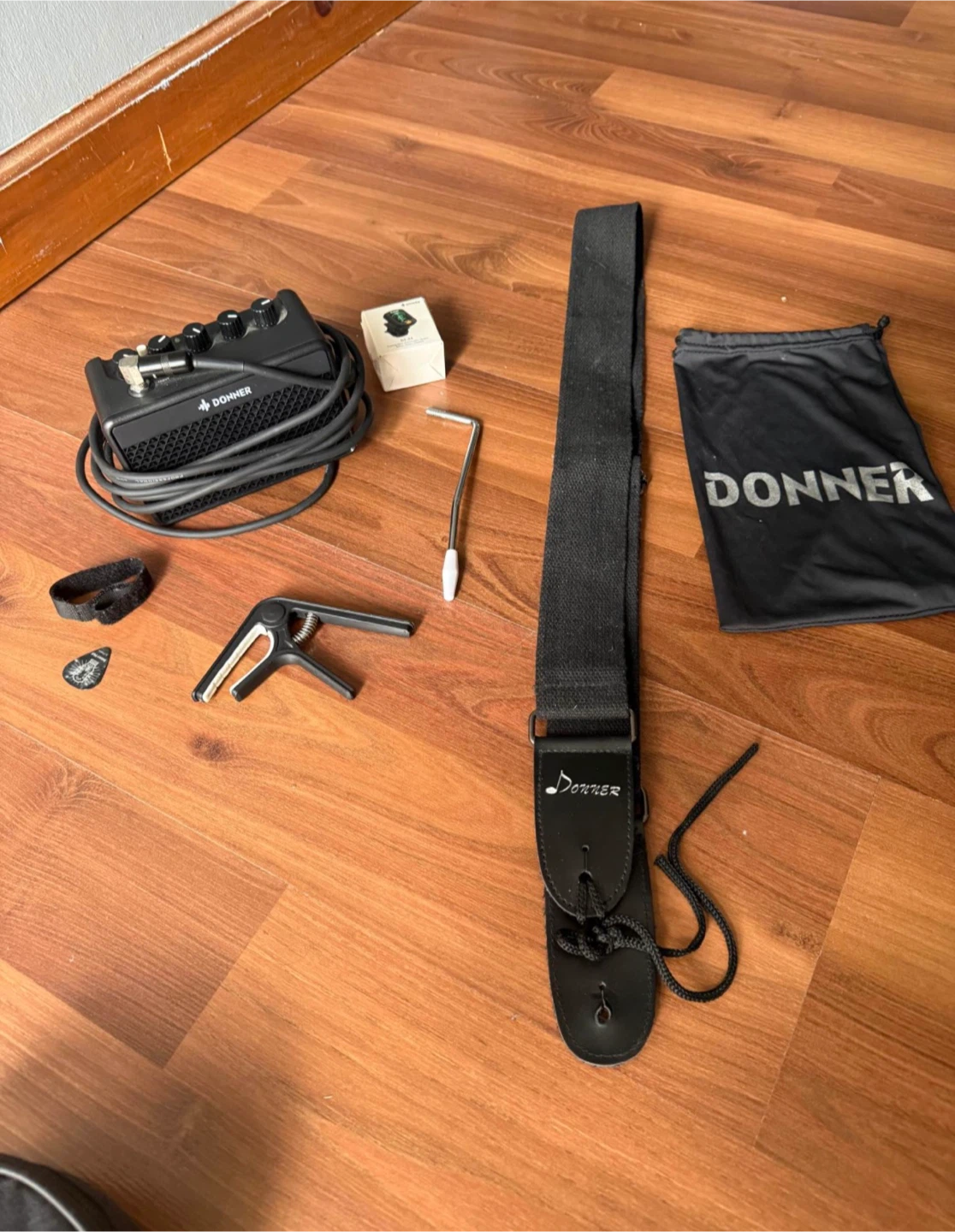 Donner Red Electric Guitar Set - photo 2