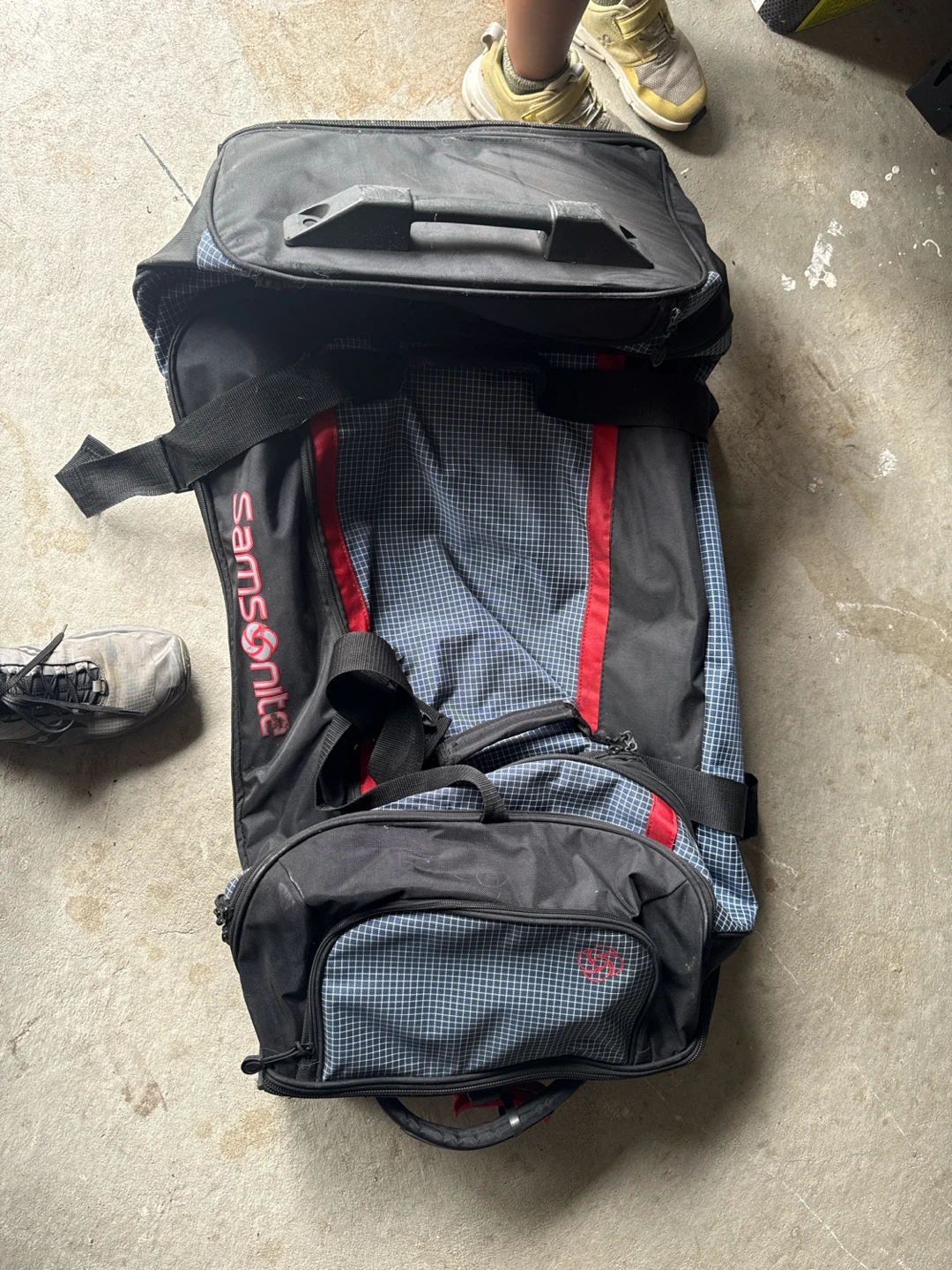 Samsonite rolling duffel bag in black and red - photo 2