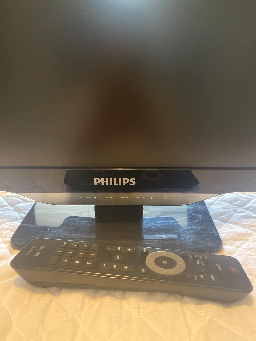 Philips TV with Remote - photo 2