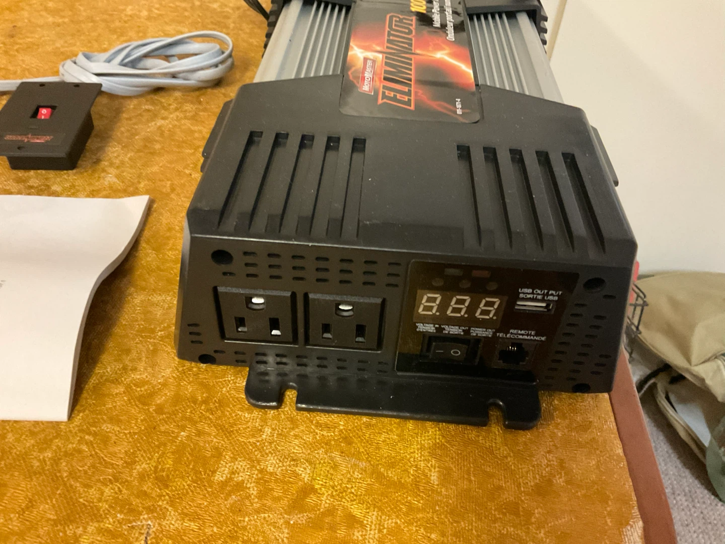 MotoMaster Eliminator 1000W Power Inverter - photo 2