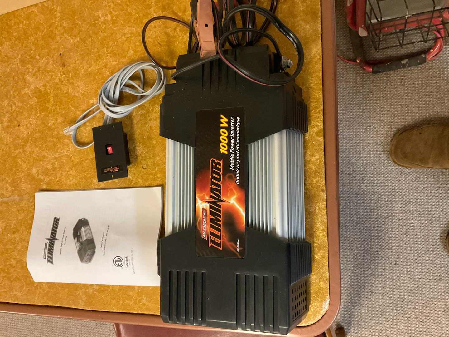 MotoMaster Eliminator 1000W Power Inverter - photo 3