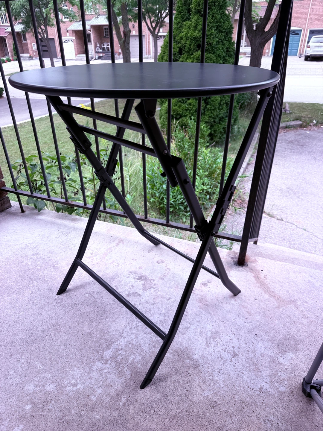 Black round folding bistro table - photo 2
