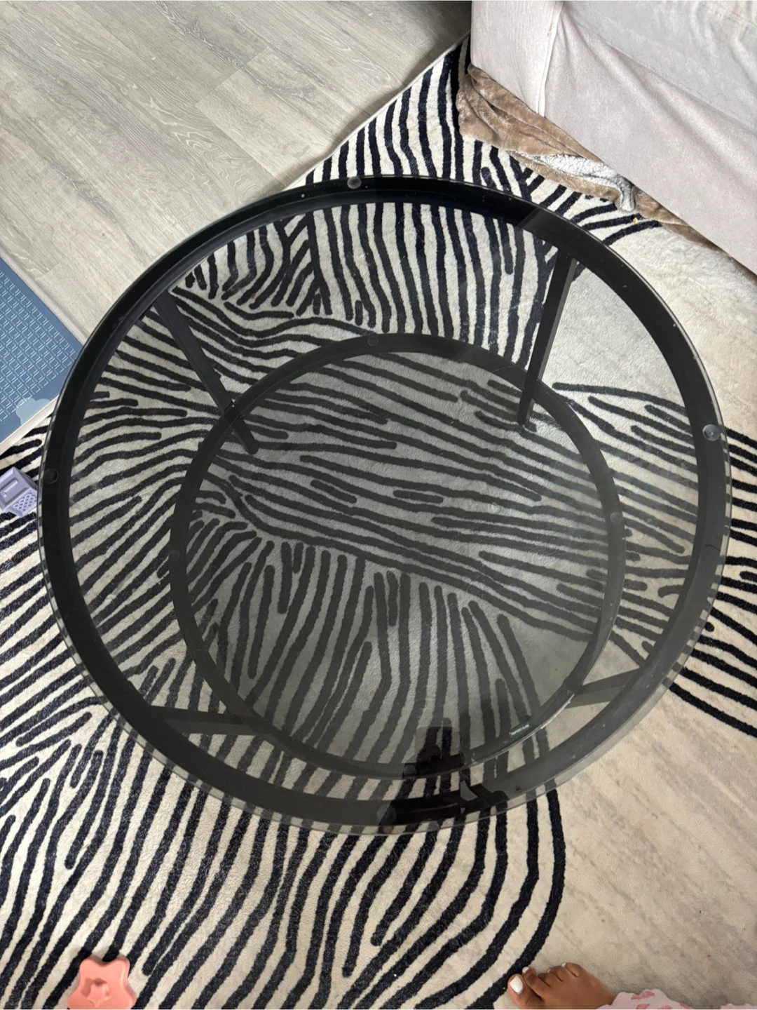 Round Coffee Table in Black - photo 2