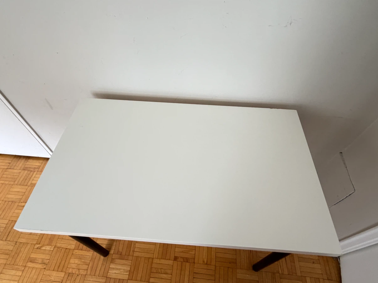 White table with black legs  /Need Gone ASAP! - photo 2