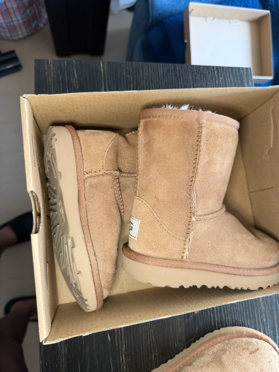 UGG Classic II — Toddler Size 8 + Box - photo 2