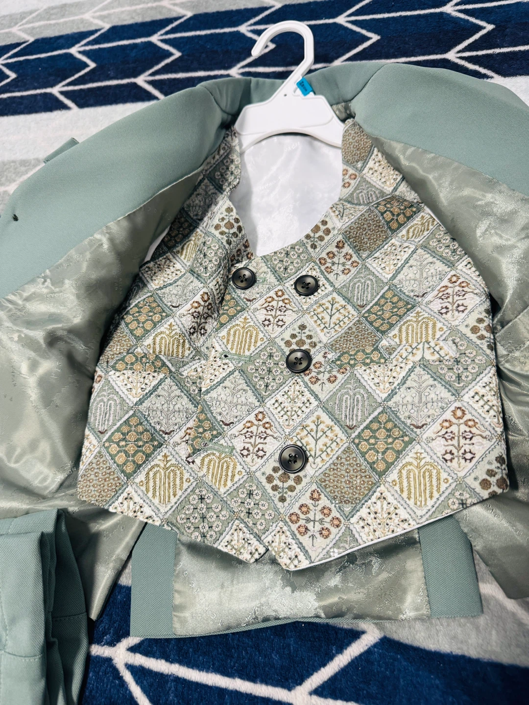 Baby boy 3 piece formal suit - photo 3