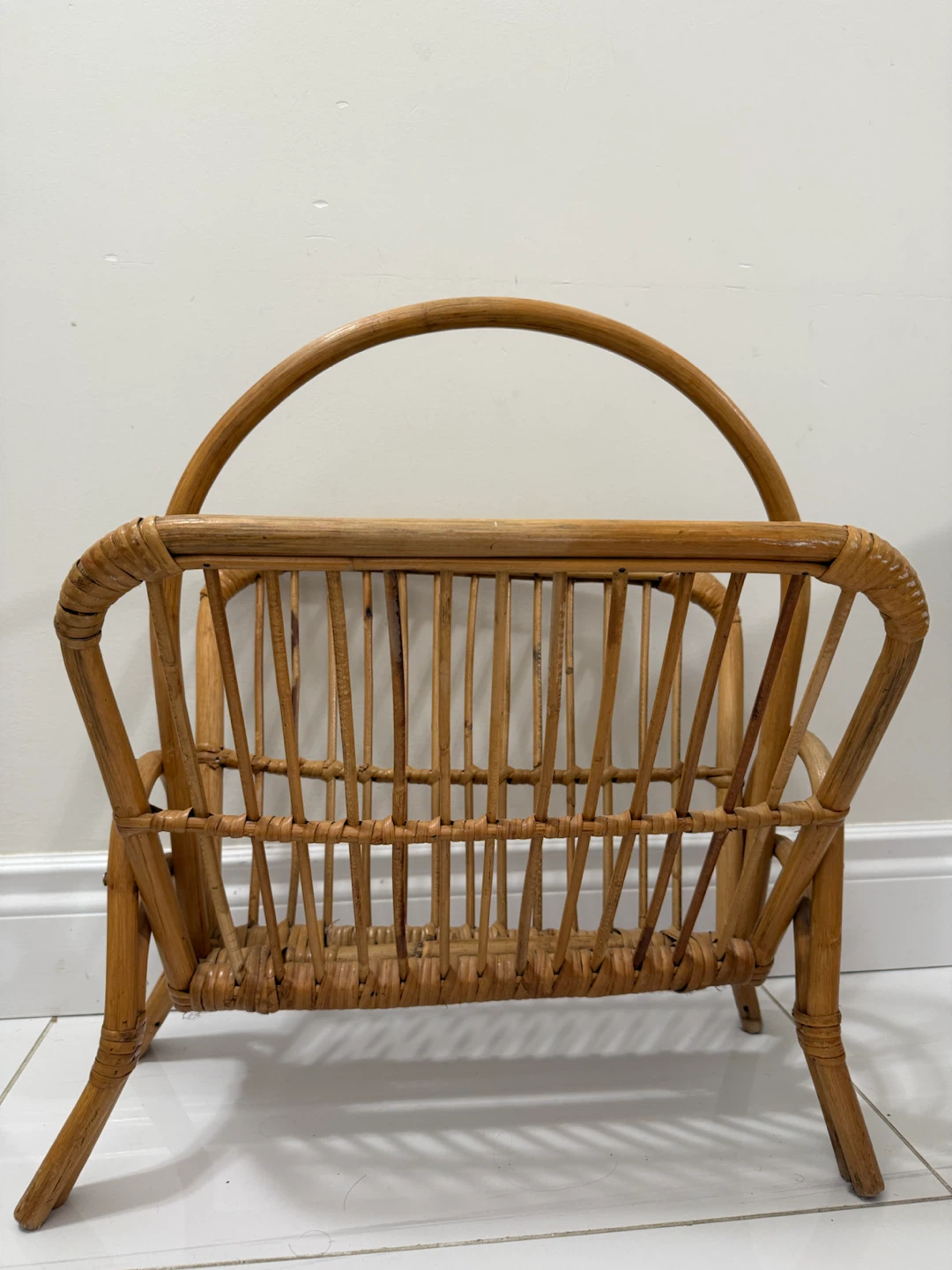 Vintage bamboo and rattan magazine rack - photo 4