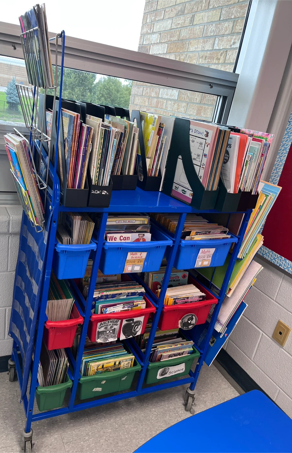 Classroom books storage rack