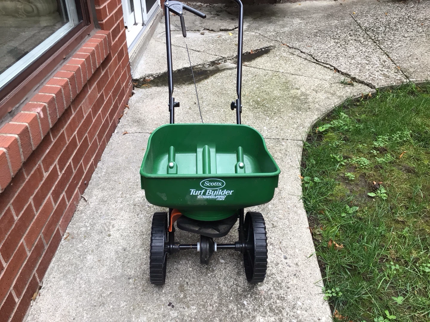 Scotts Turf Builder Spreader