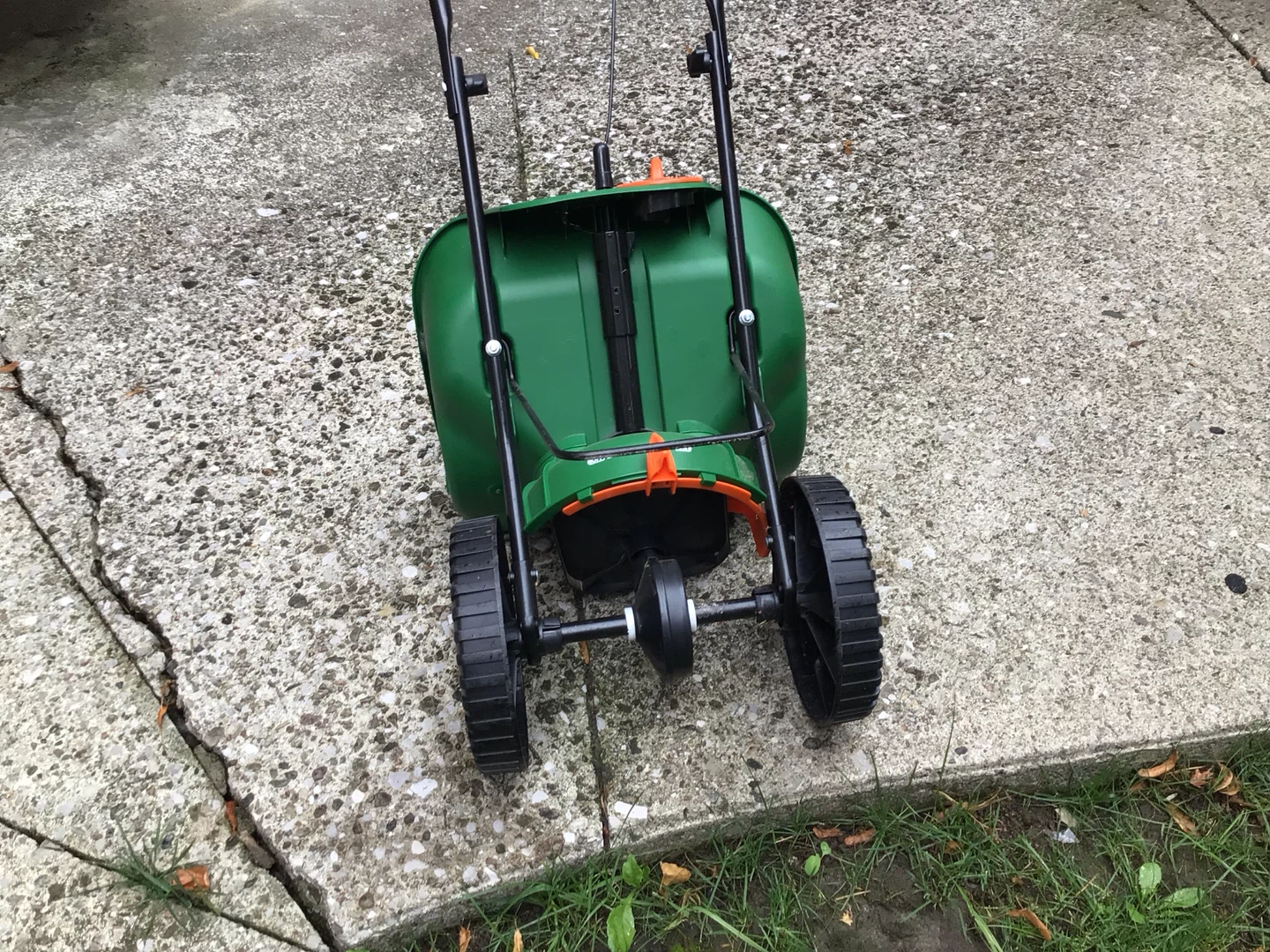 Scotts Turf Builder Spreader - photo 2