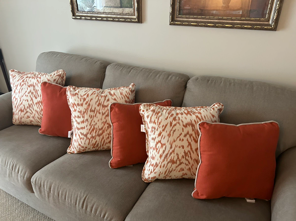 6 LIKE NEW SUNBRELLA OUTDOOR THROW PILLOWS (READ LISTING)