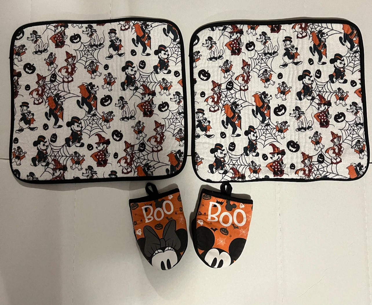 Disney Halloween Mickey & Friends Dish Mats & Oven Mitts Set