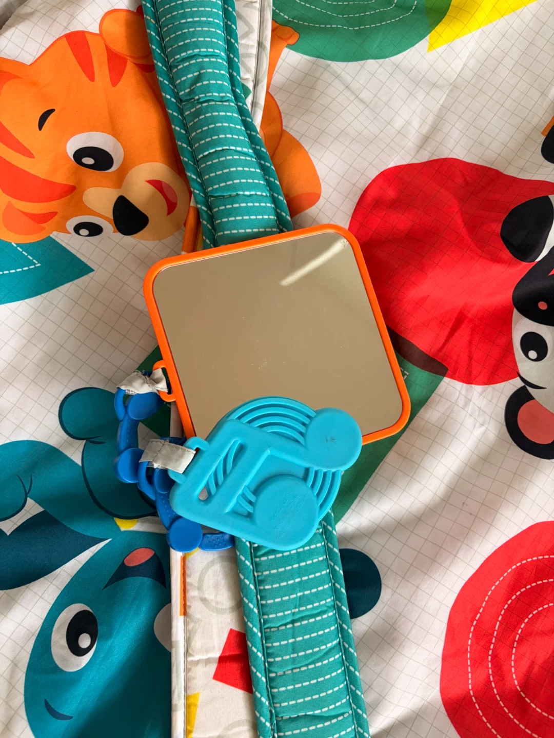 Baby activity gym mat with mirror and toys - photo 2
