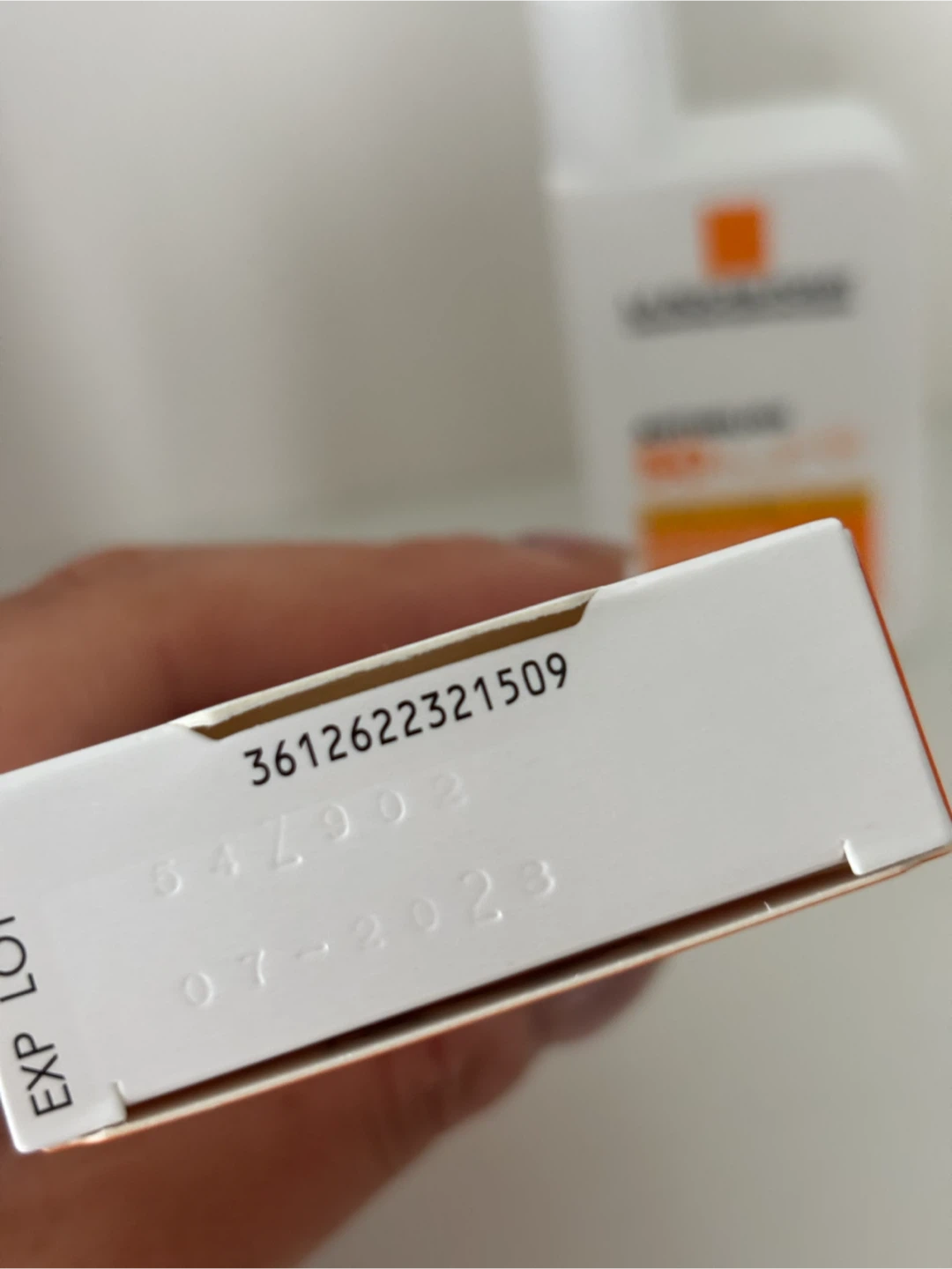 La Roche-Posay Anthelios SPF 50 Ultra Fluid Face Sunscreen - photo 3