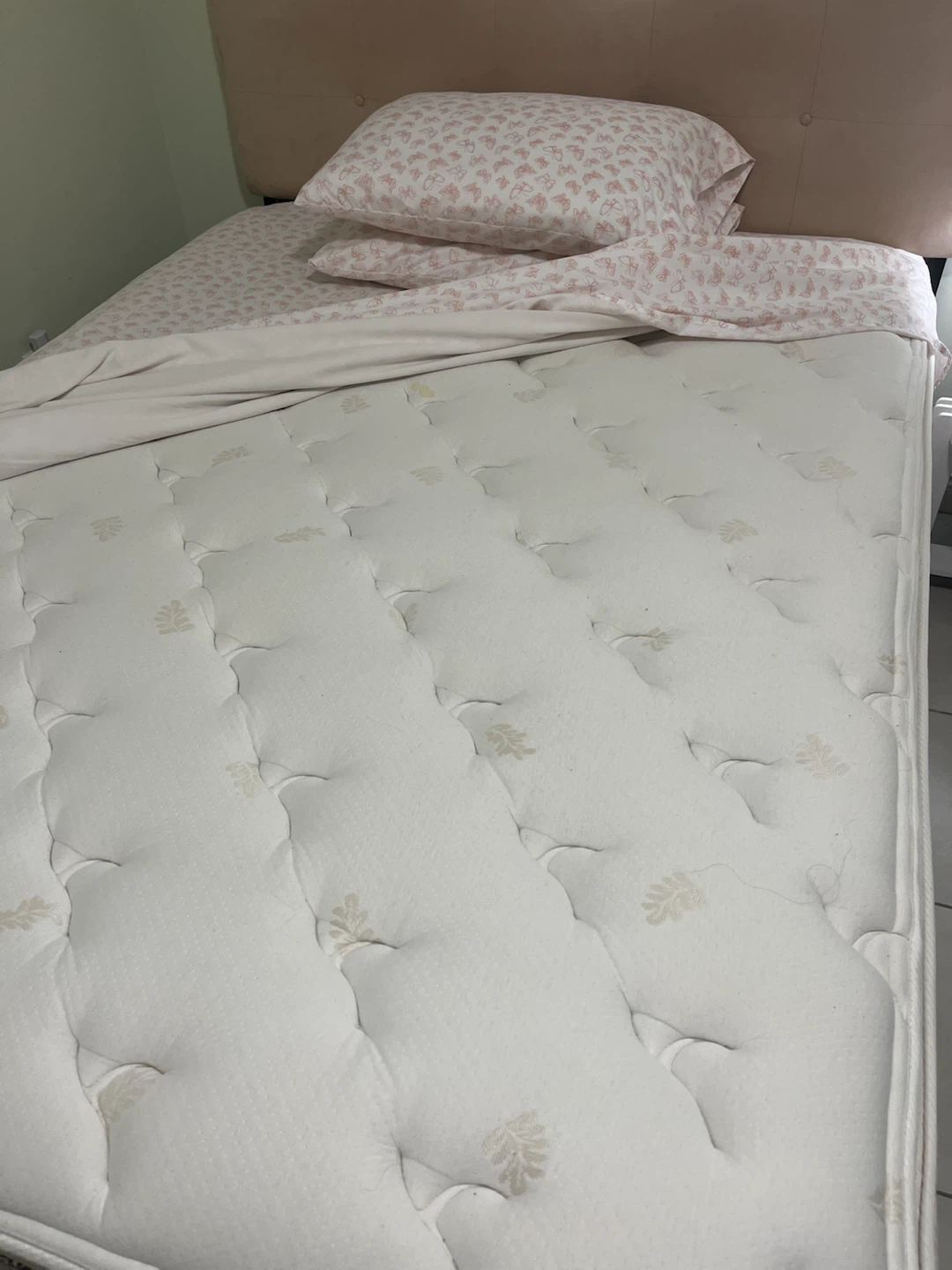 Queen bed - photo 2
