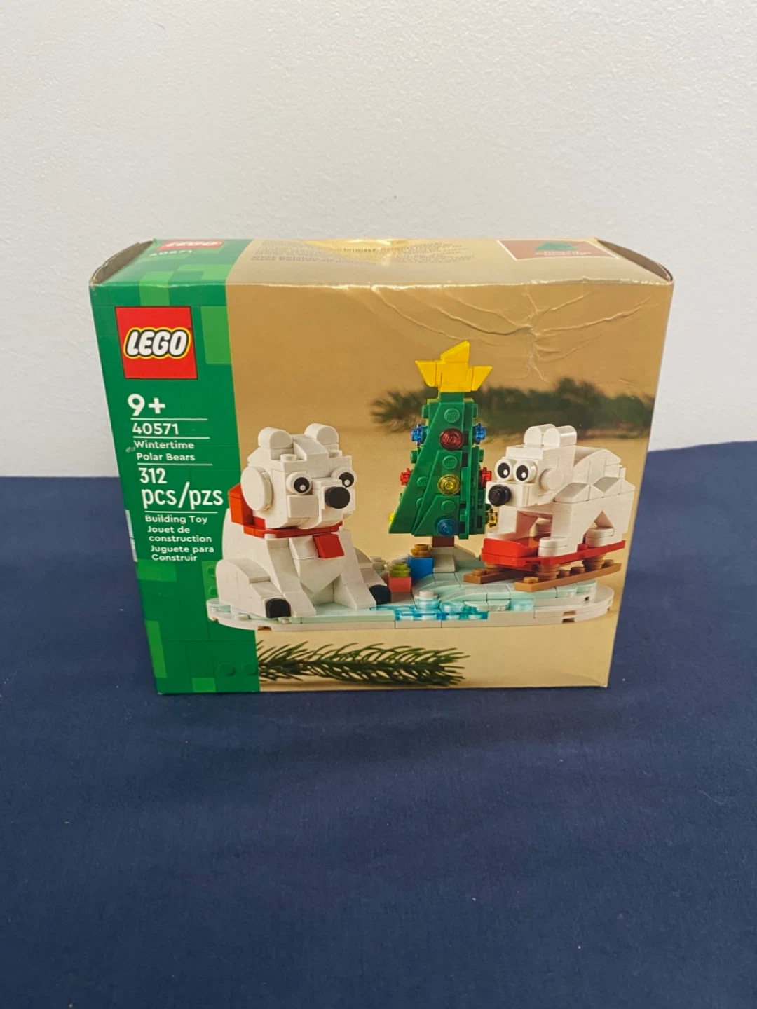 LEGO 40571 Wintertime Polar Bears 312 Pieces