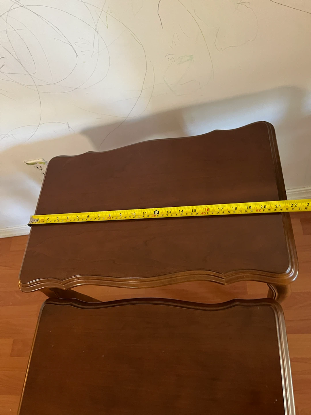 Set of 2 nesting end tables in brown wood finish - photo 3