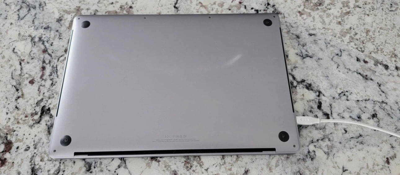 2017 Macbook Pro 15 inch touchbar - photo 3
