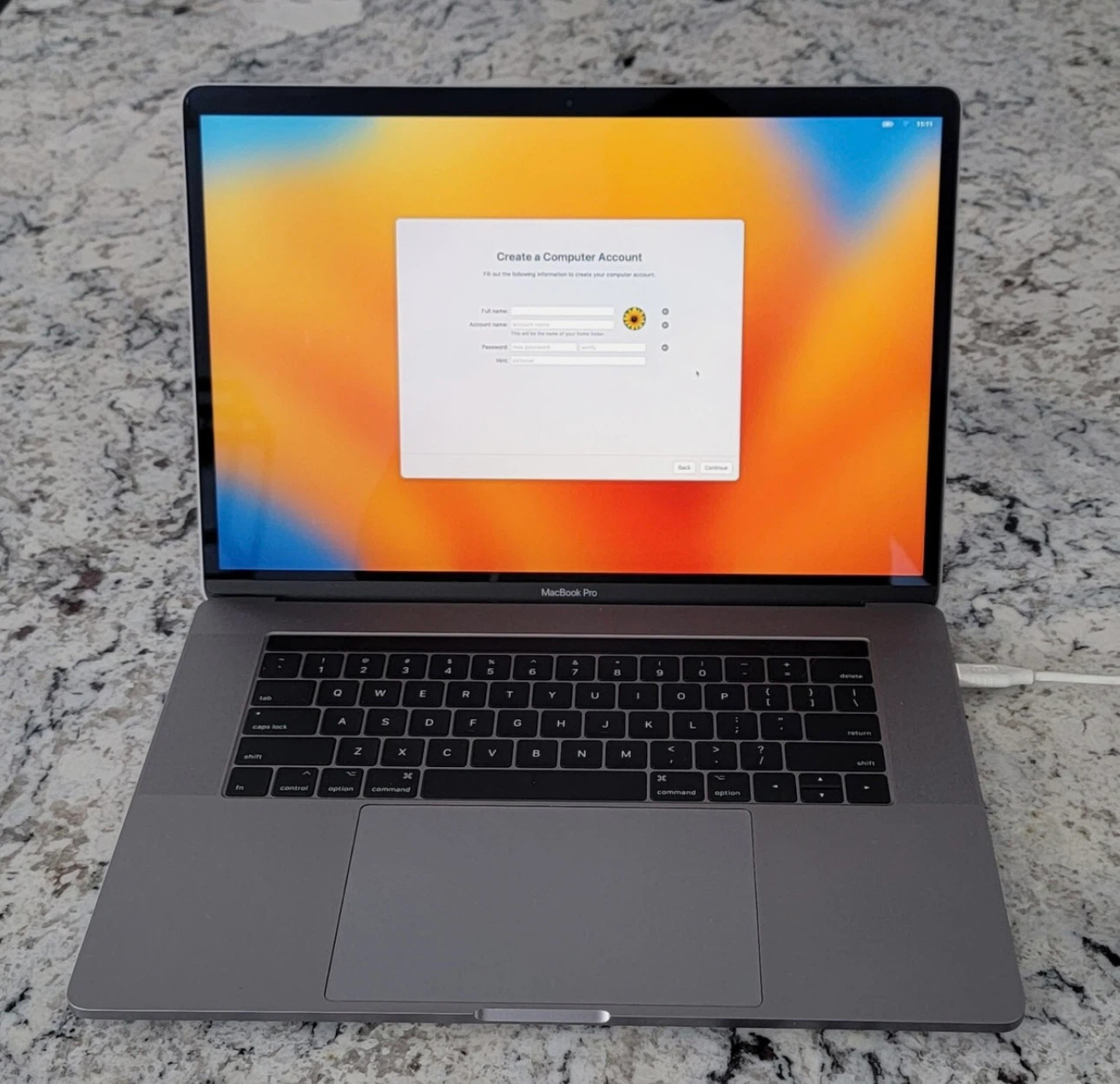 2017 Macbook Pro 15 inch touchbar - photo 2