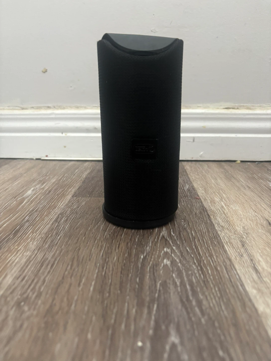 Tech1 black cylindrical Bluetooth speaker