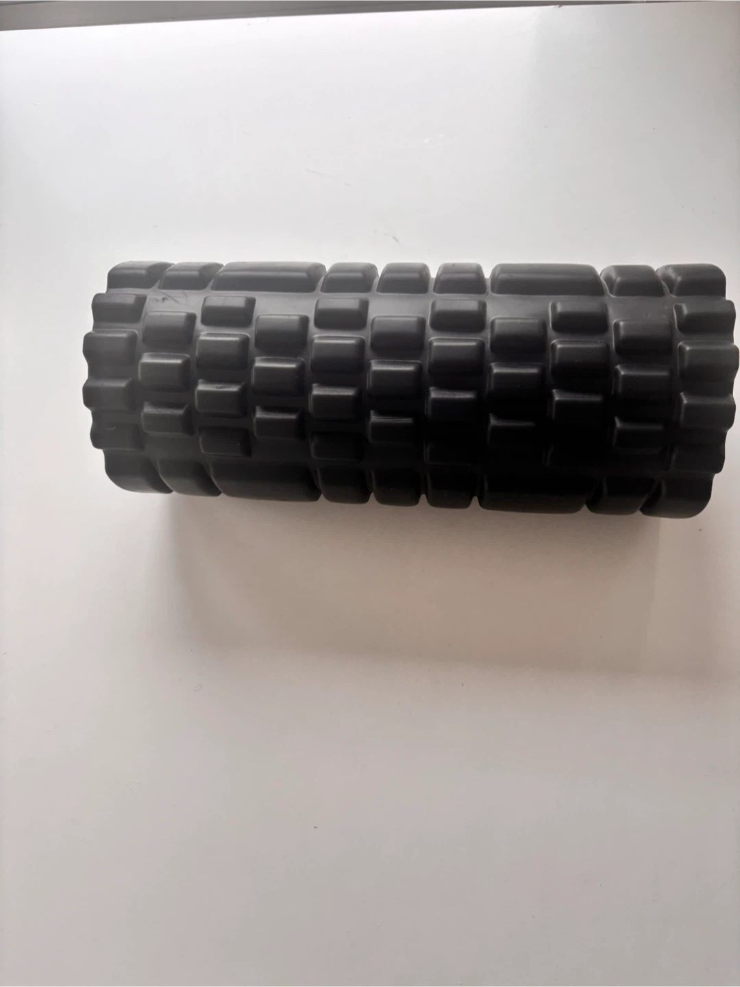 Black foam roller for muscle recovery - photo 2