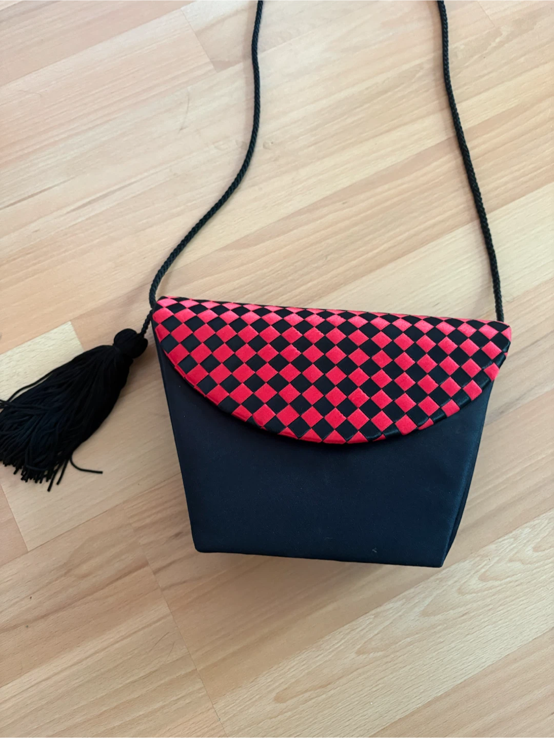 Small Black and Red Purse $5 firm