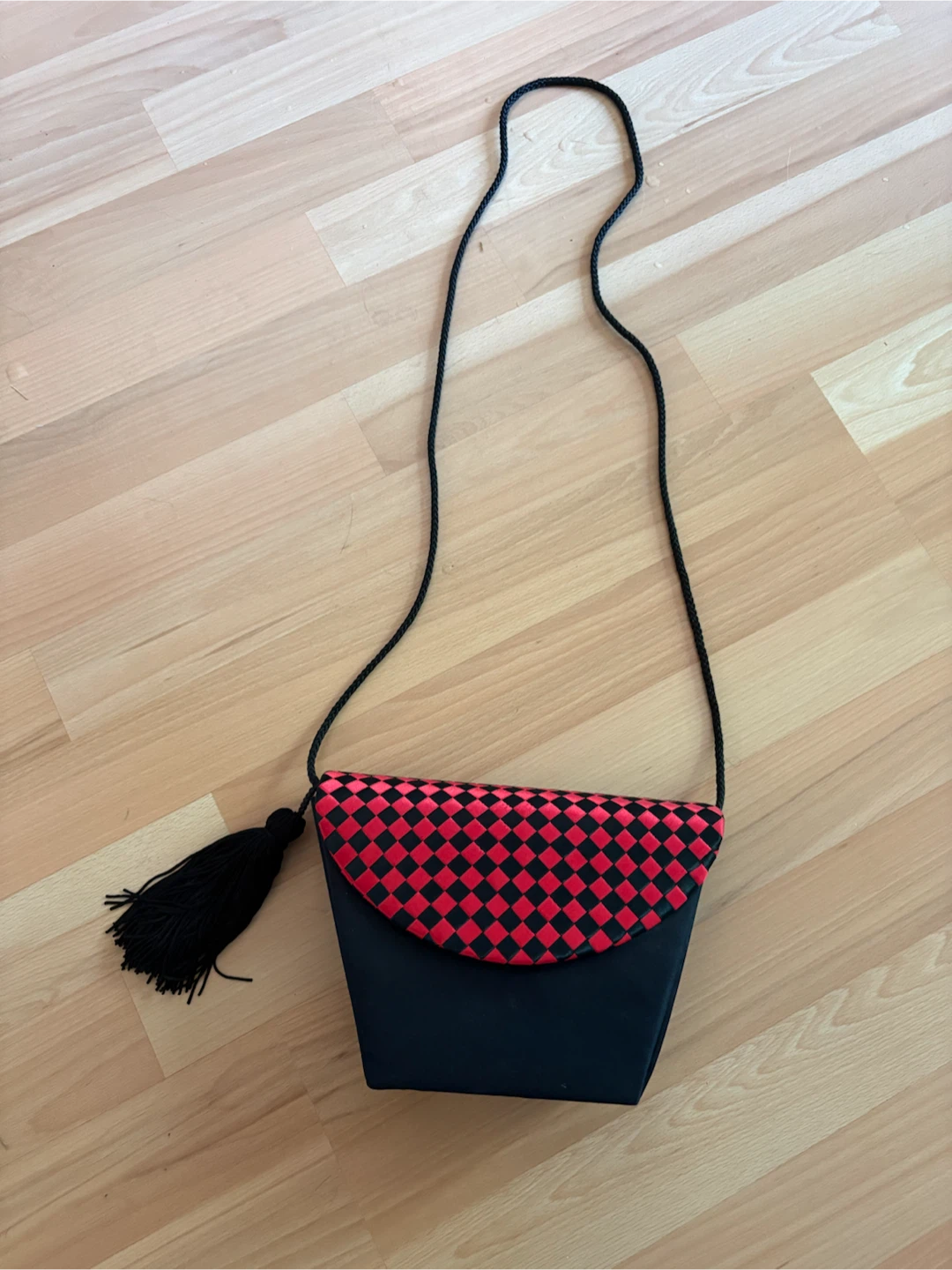 Small Black and Red Purse $5 firm - photo 4