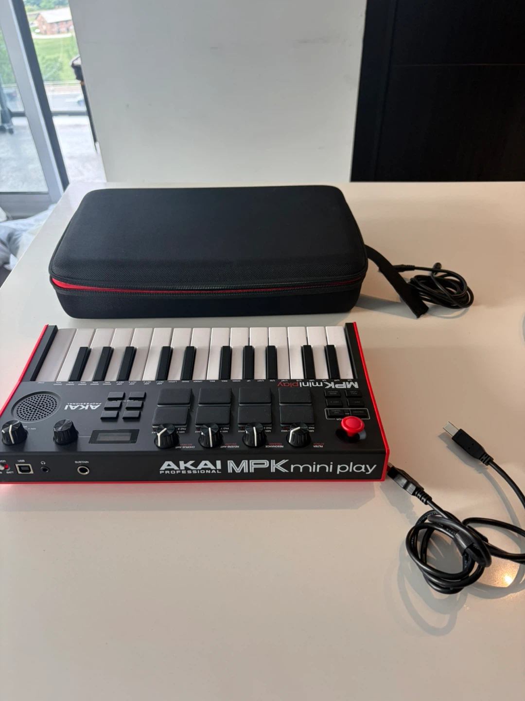 AKAI MPK Mini Play MK3 + Hard Case + Cables