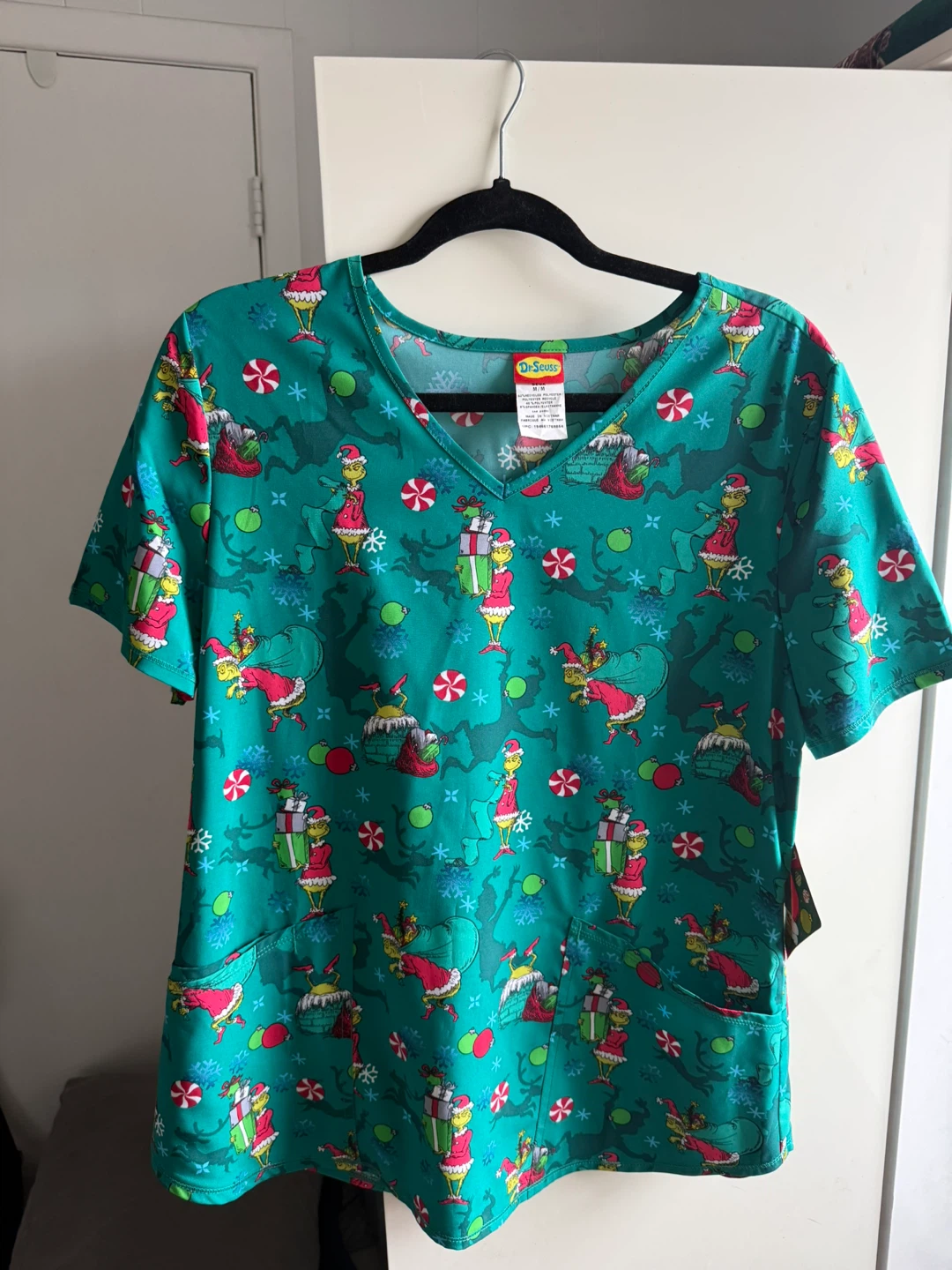 Dr. Seuss The Grinch V-Neck Scrub Top Green Size Medium