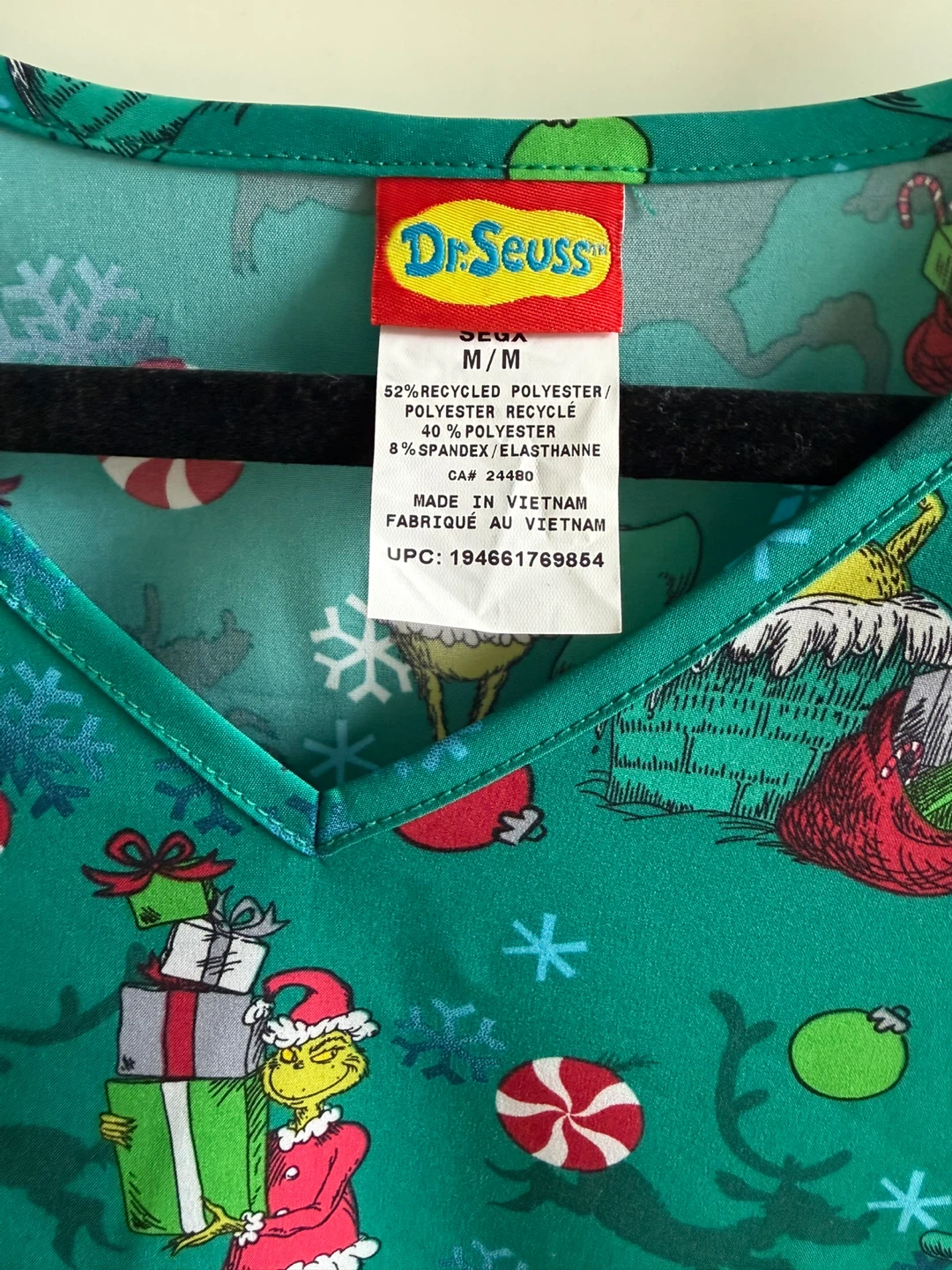 Dr. Seuss The Grinch V-Neck Scrub Top Green Size Medium - photo 2